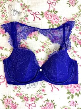 VICTORIAS SECRET NWOT Very Sexy Lined Demi Bra Black Coquette Floral Lace 34C